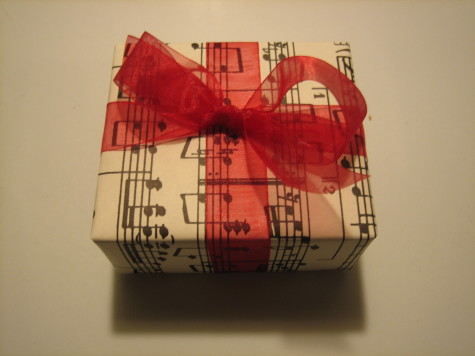 HOLIDAY TUNES