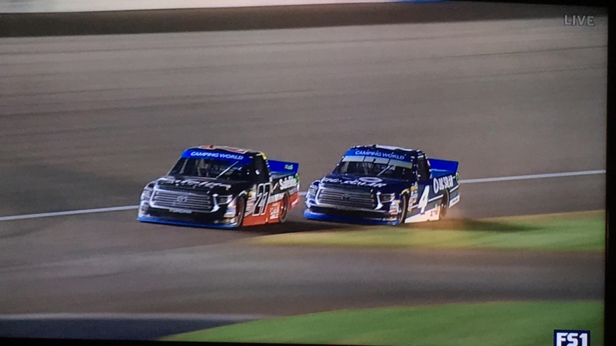 Rhodes and Bell racing to the finish line at Las Vegas.  Rhodes is 27, Bell is 4
